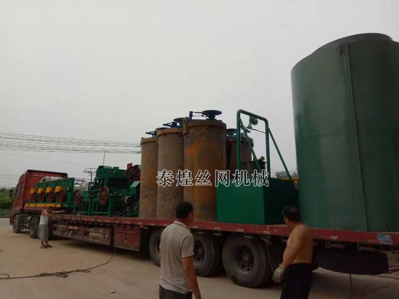 復(fù)合直進(jìn)式拔絲機(jī)裝車發(fā)貨中