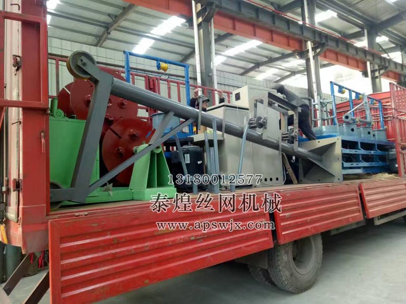 發往四川成都的連罐拉絲機正在發貨中